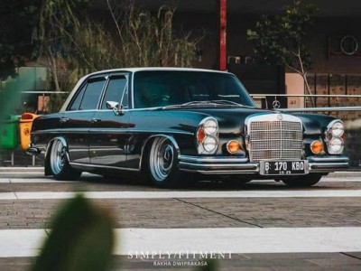 Mercedes Benz W108 stance nation ‘Falling in love’