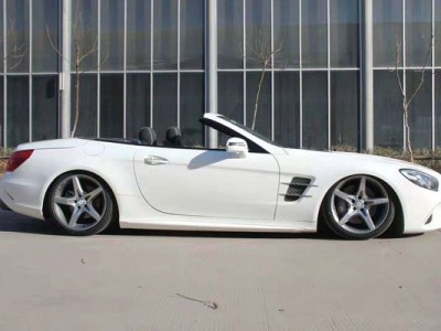 China’s Mercedes-Benz SLK stancenation is pretty and charming