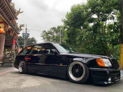 Rare breed of old Mercedes-Benz E-class touring stancenation brand-new look