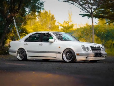 Rare old car Mercedes-Benz W210 stancenation is coming