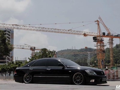Toyota Crown Stance Nation equipped with AirBFT air suspension