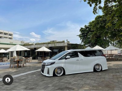 Aristocratic style, Toyota Alphard30 refits Stance Nation with a low-lying card edge posture