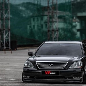 The benchmark in the driving world, the Lexus LS 430 and Stance Nation retrofit kit, reproduce the ultimate balance