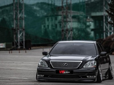 The benchmark in the driving world, the Lexus LS 430 and Stance Nation retrofit kit, reproduce the ultimate balance