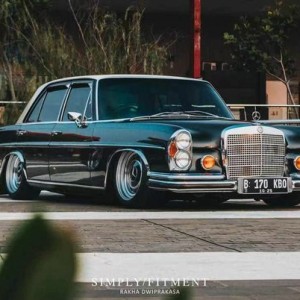 Timeless Transformation: StanceNation’s Modern Touch on the Classic Mercedes-Benz W108
