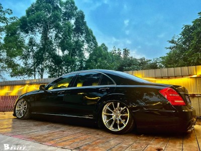 Transforming the Mercedes-Benz SW221 StanceNation Style