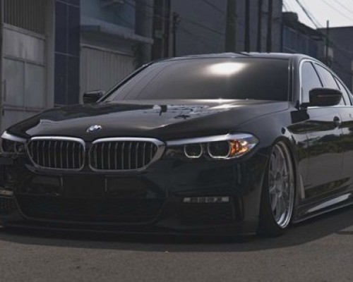The style of sticking to the ground BMW G30 stancenation is all about posture