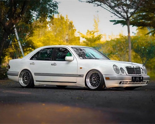 Rare old car Mercedes-Benz W210 stancenation is coming