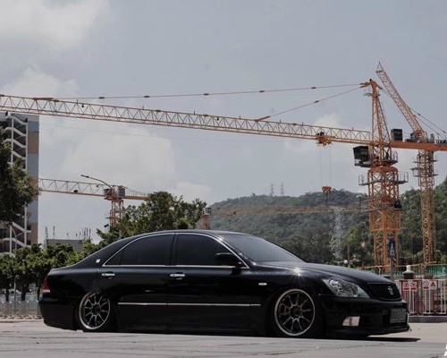 Toyota Crown Stance Nation equipped with AirBFT air suspension
