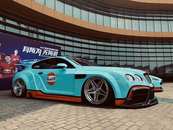 Airbft exhibition car joins hands with Manchester United to serve Gulf oil